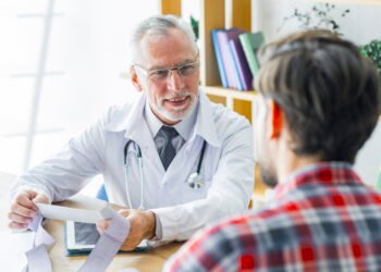 Estrategias de Relaciones Públicas en el Sector Salud: Construyendo Confianza y Credibilidad